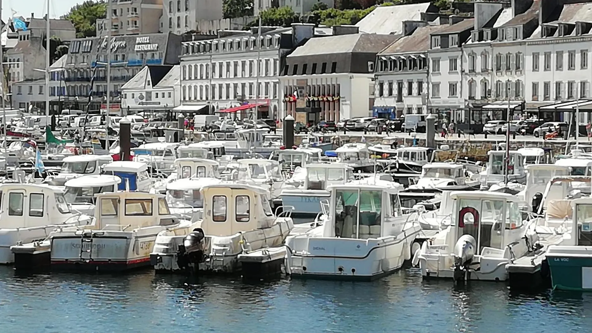 Chateau De Locqueran Pierres Et Filets Bleus Audierne Apartmán